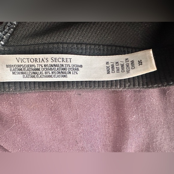 Victoria Sport VSX Logo Underwire Padded Sports Bra.  Size 32C - Picture 8 of 9